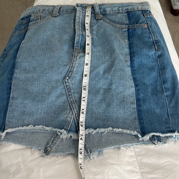 Forever 21 to town distressed denim mini skirt - Picture 9 of 11